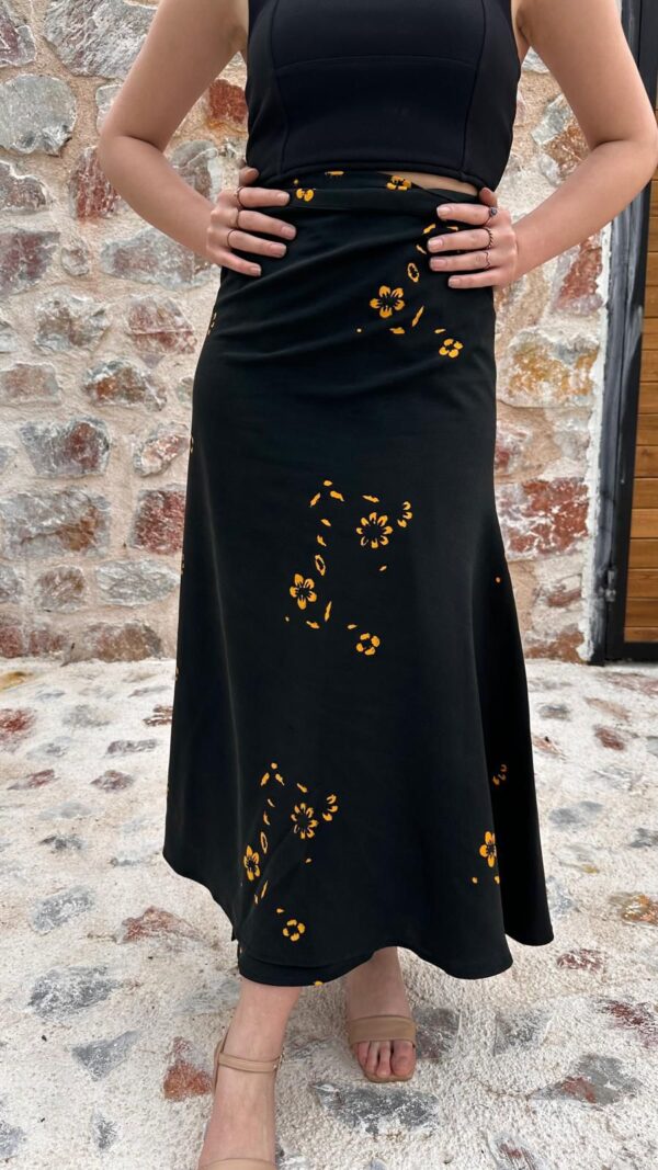 Siyah çiçek desenli etek - Görsel 3