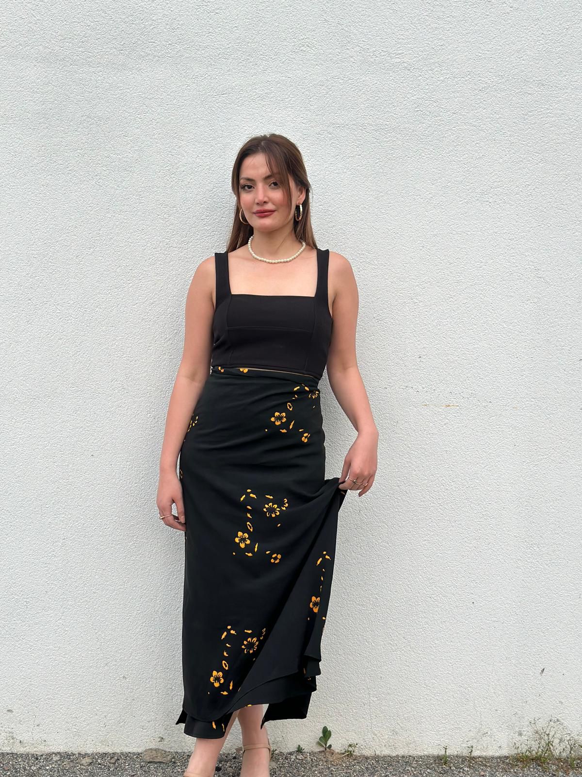 Siyah çiçek desenli etek - Görsel 1
